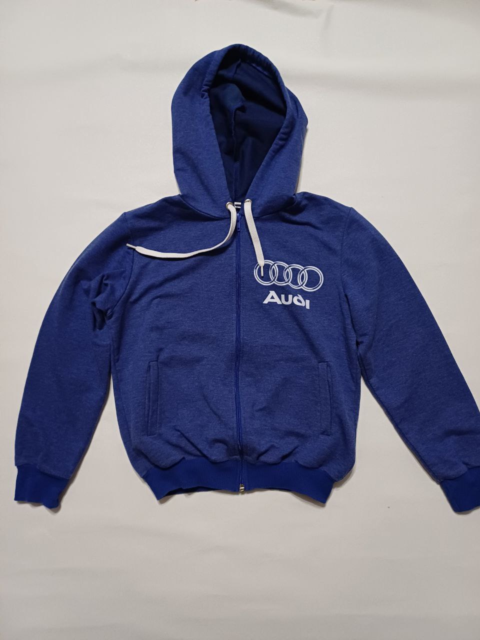 Спортивная мастерка синего цвета