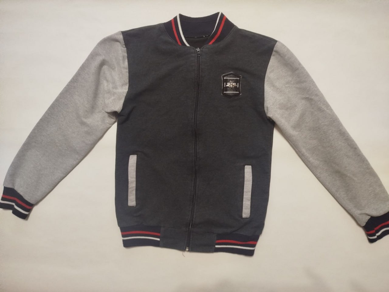 Спортивная кофта на молнии