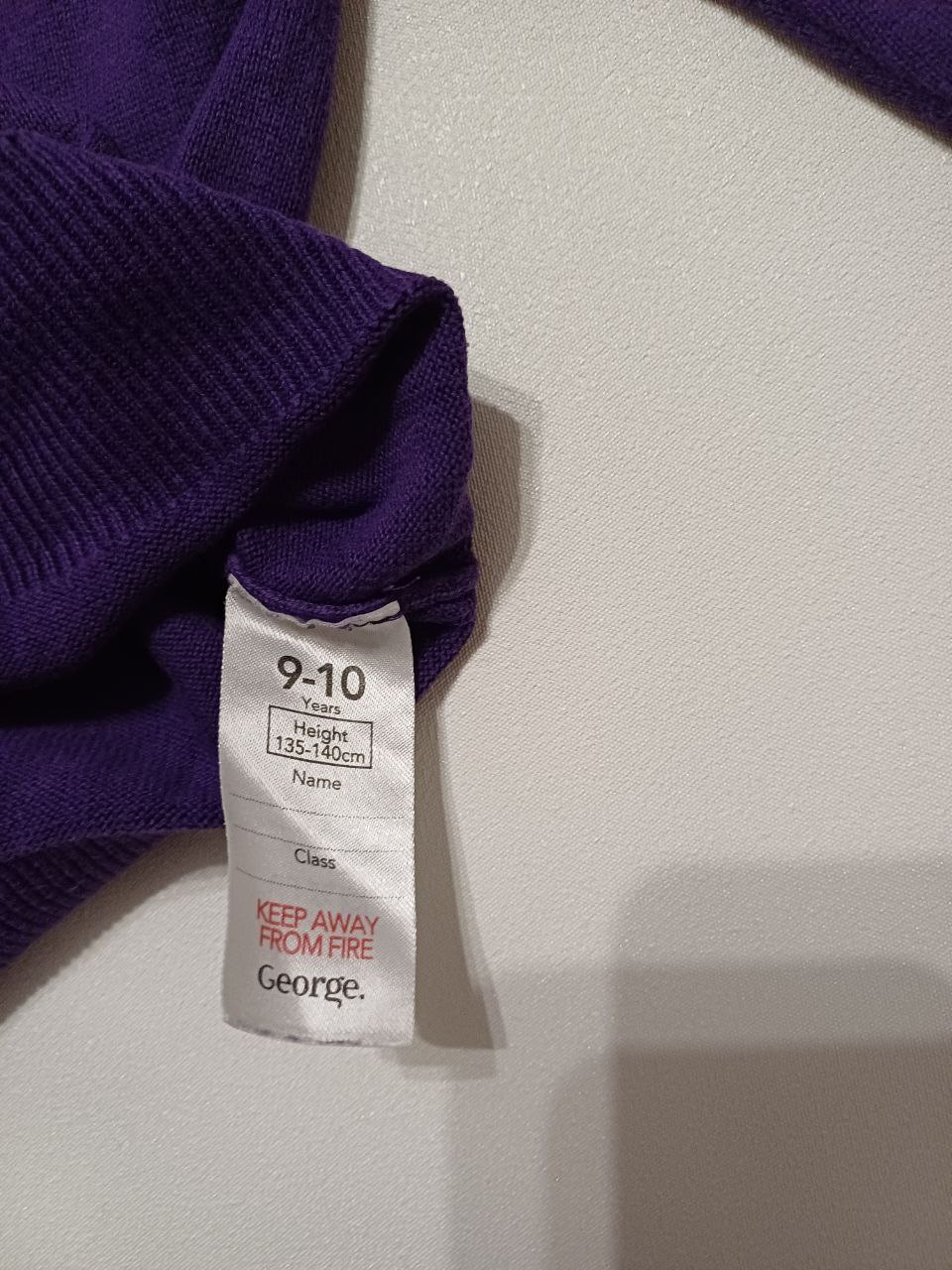 Свитер филетового цвета. Фирмы George 9-10 лет