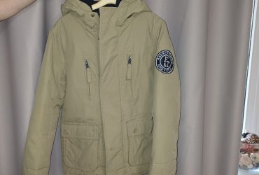 Парка зимняя на мальчика 8/9 лет